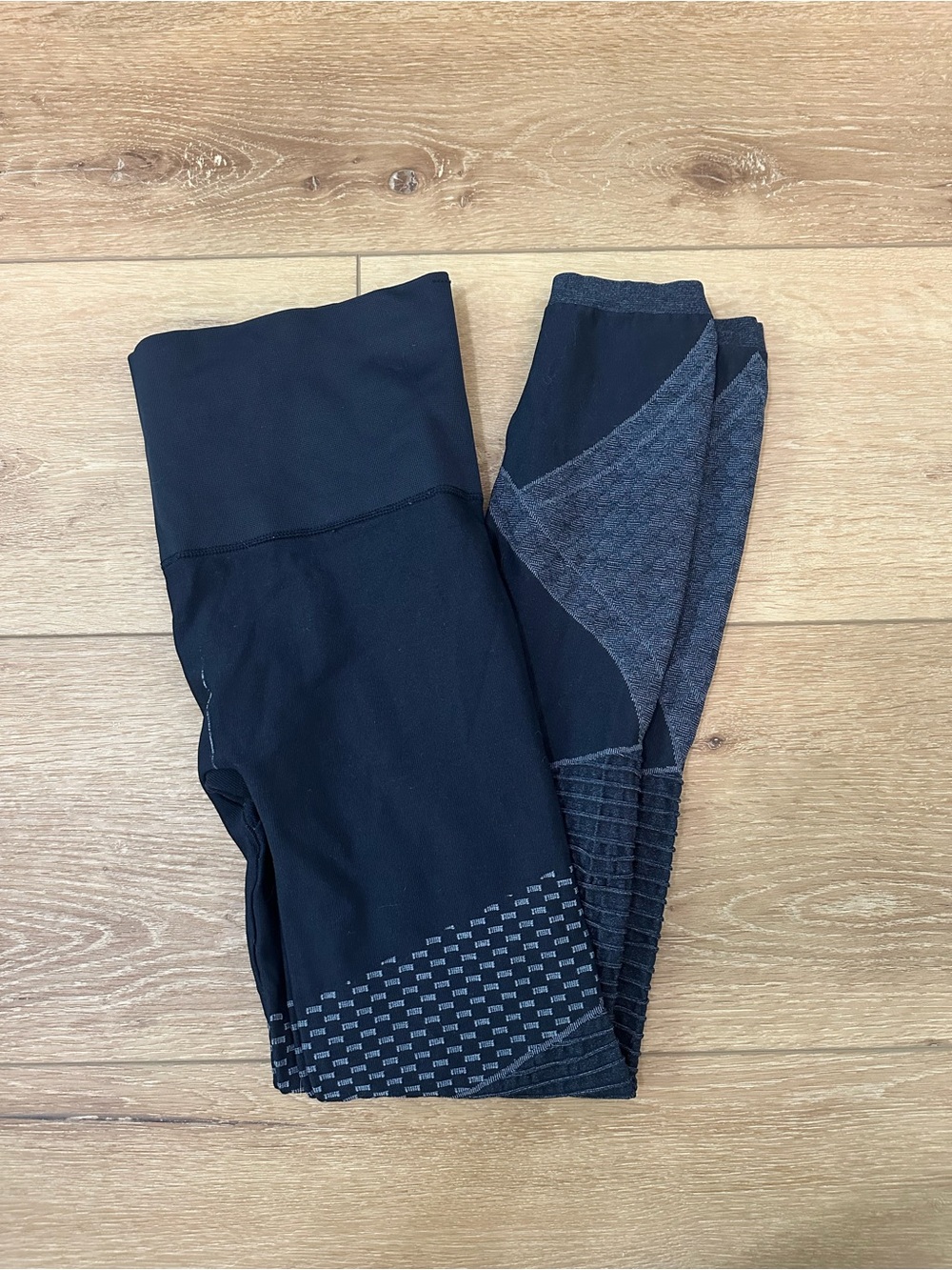 SPANX Dark Blue with Dark Gray Patterned Performance Leggings